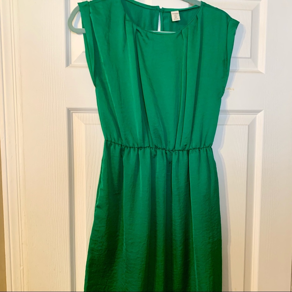 Old Navy Holiday Dress (knee length) in Green